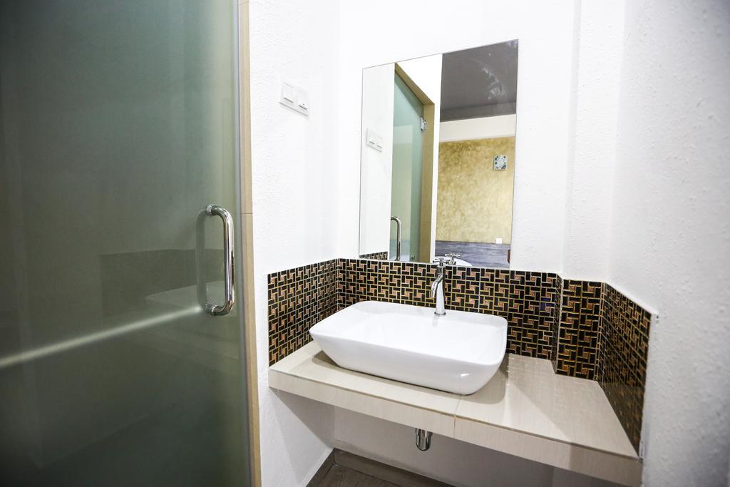 New Dawn Hotel Pontian Sdn Bhd Pontian Kecil Exterior photo